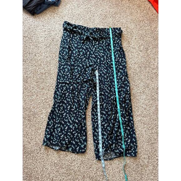 J. Jill Palazzo Wide Leg, lightweight Navy Blue with Flowers, capri pants. Lg - Picture 9 of 10